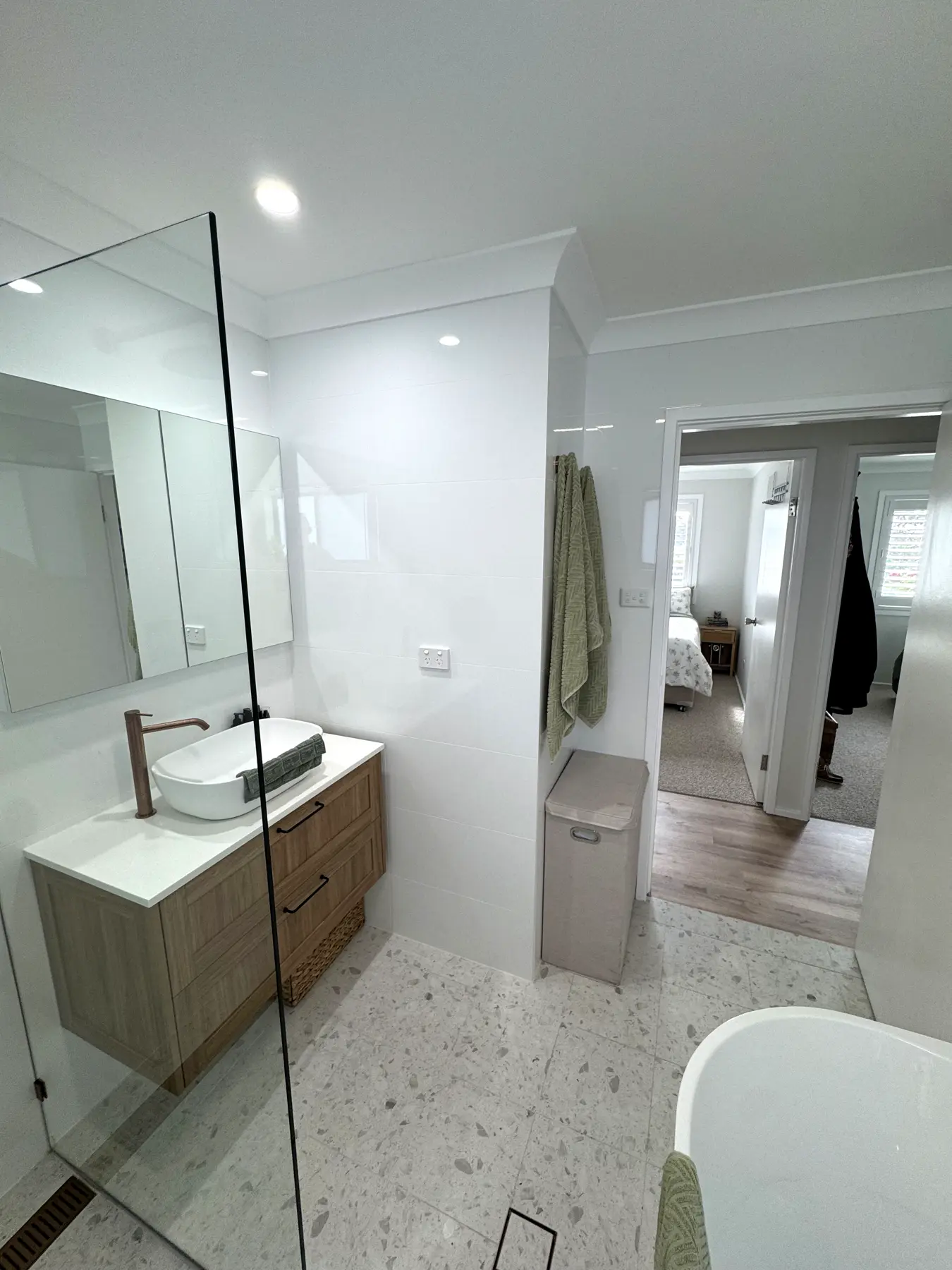 Two bathrooms & stacker door, Mannering Park — photo 2