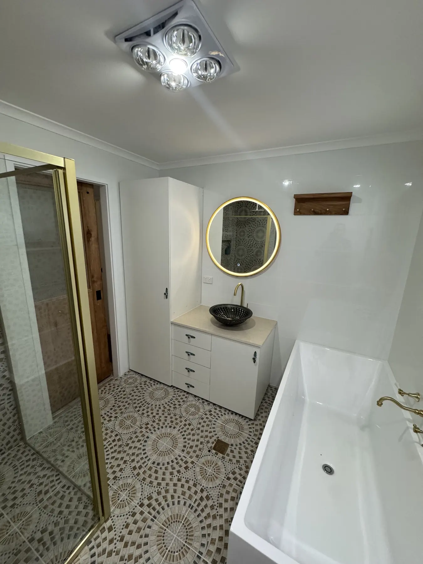 Bathroom renovation, San Remo — photo 3