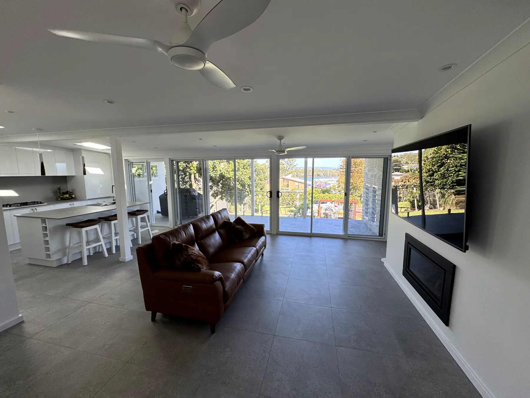 Kitchen, living, deck & pergola, Bonnells Bay — photo 2