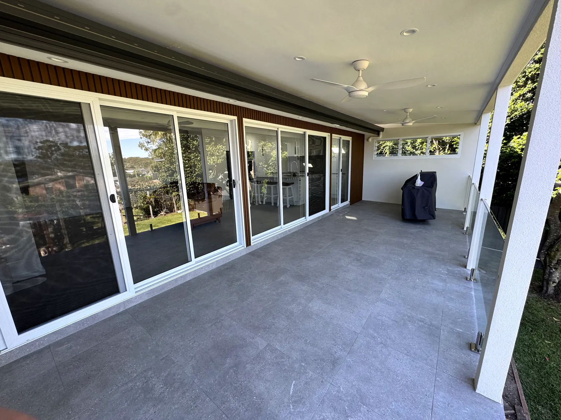 Kitchen, living, deck & pergola, Bonnells Bay — photo 4
