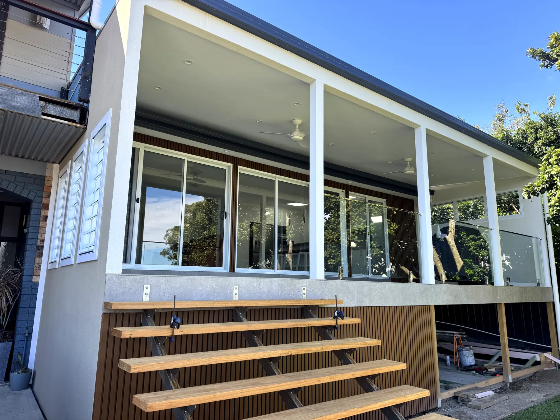 Kitchen, living, deck & pergola, Bonnells Bay — photo 5