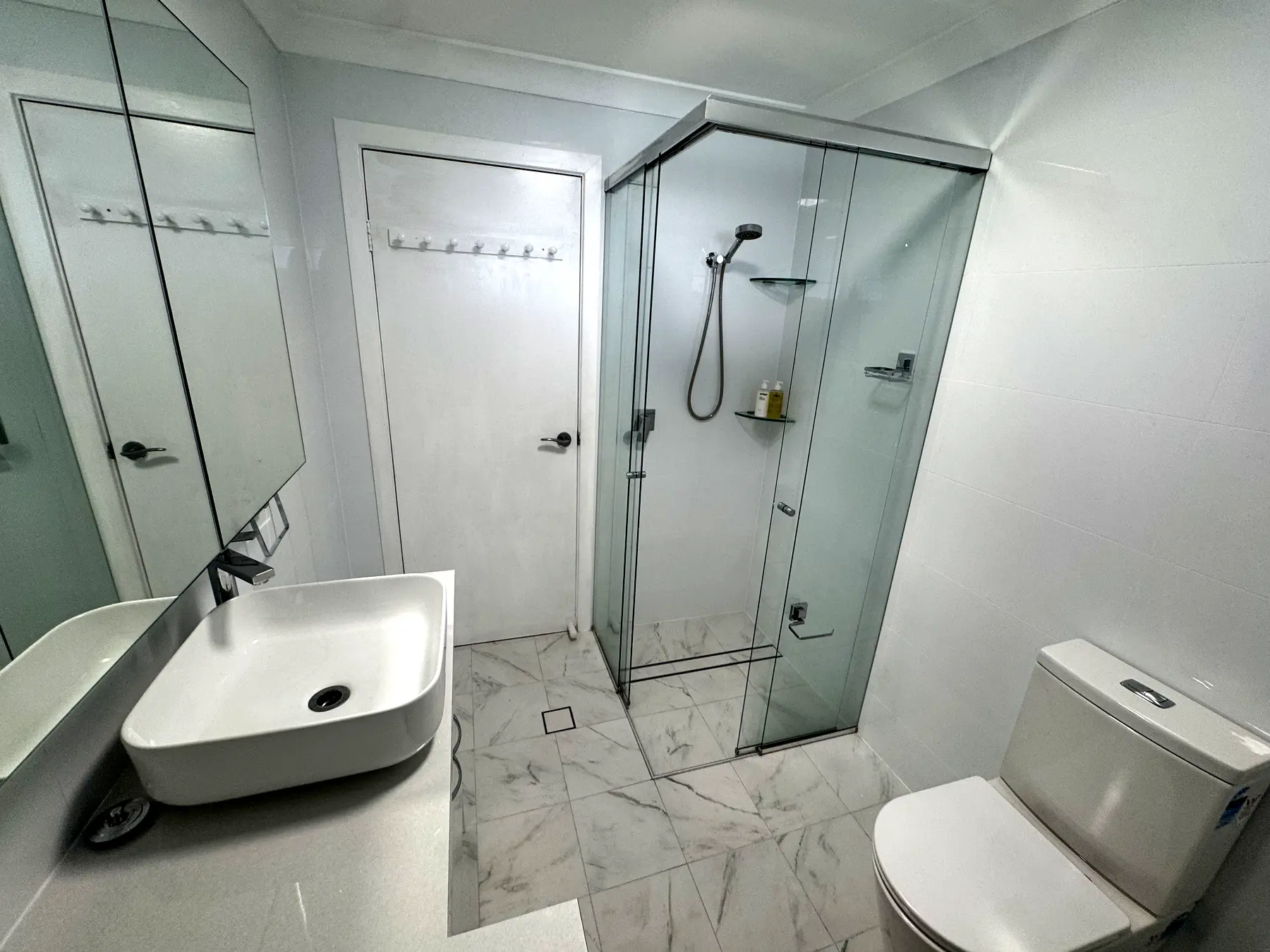 Bathroom & kitchenette, Bonnells Bay — photo 4