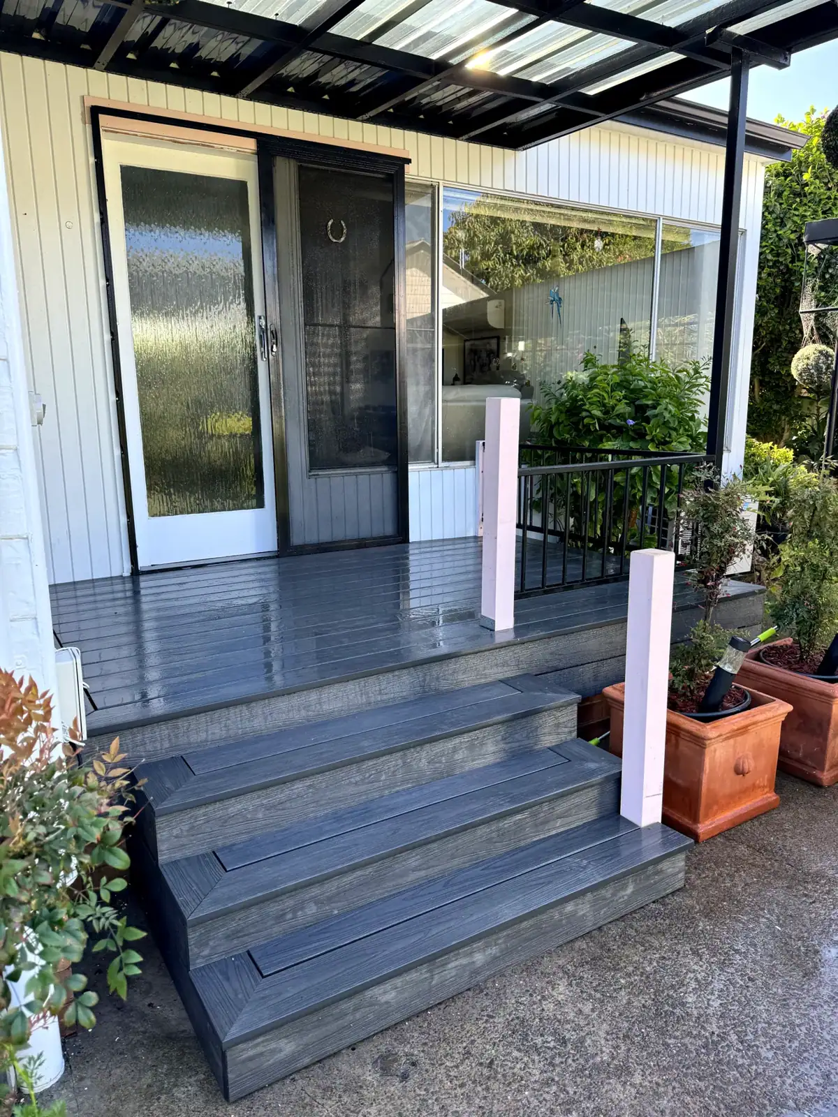 Front steps & entry, Hamilton South — photo 2