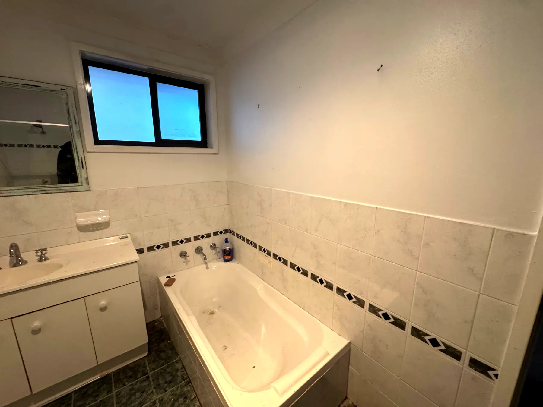 Bathroom, Belmont North — before 2
