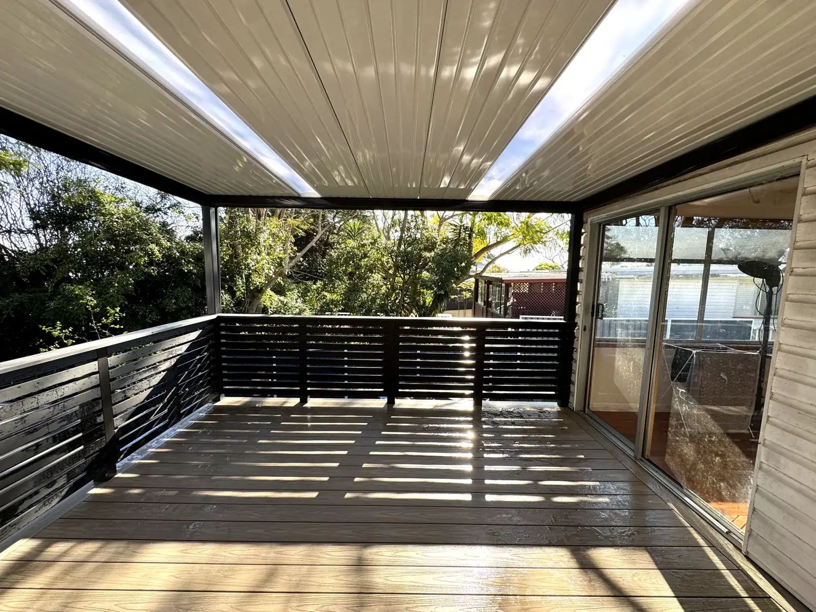 Upper deck & pergola, Charlestown — photo 1