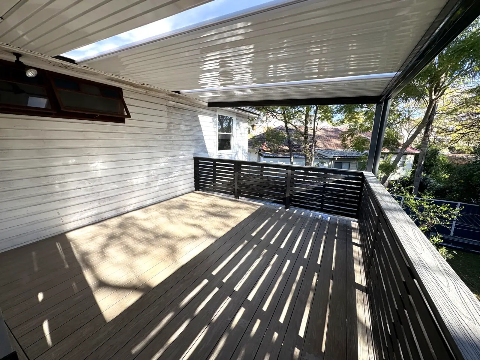 Upper deck & pergola, Charlestown — photo 4