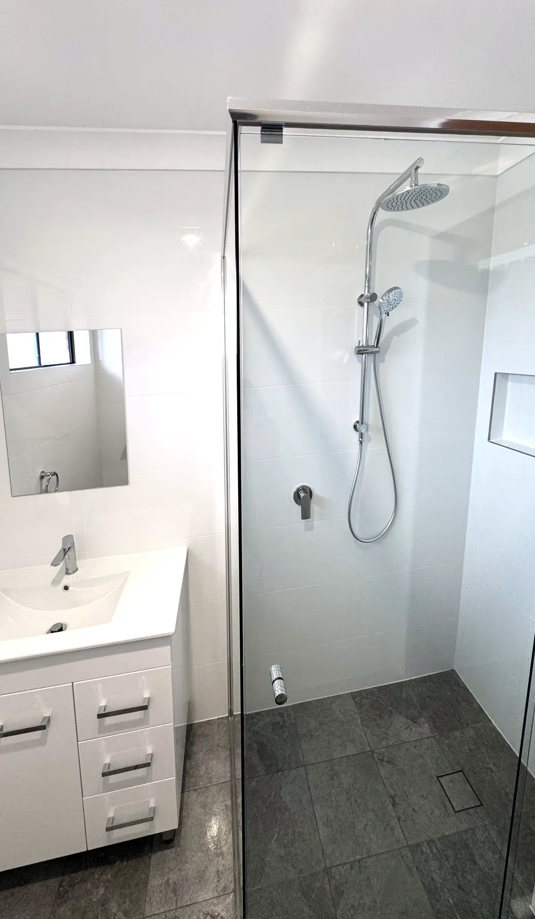 Bathroom, Toukley — photo 1
